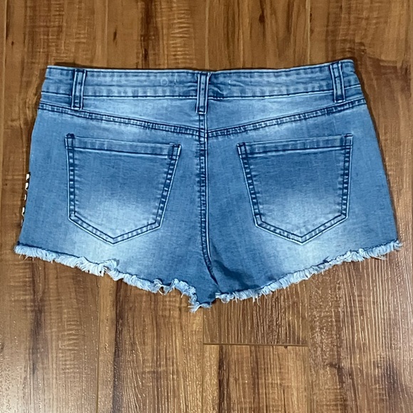 *💜2/20$* NWOT Jean Shorts with Faux Lace-Up Design - Picture 3 of 3